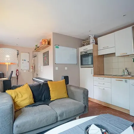 Apartment Charming Design Apt In The Marais In Paris Paris