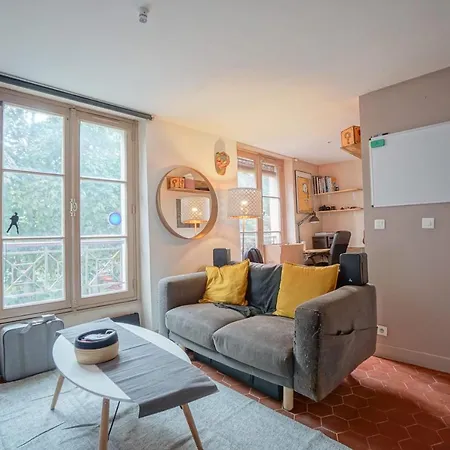 Charming Design Apt In The Marais In Paris Paris
